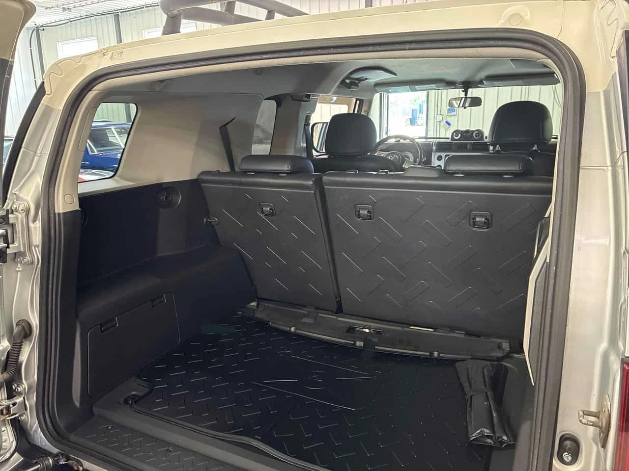 Toyota Fj cruiser * 4WD 4dr * АВТОКРЕДИТ БЕЗ ПЪРВОНАЧАЛНА ВНОСКА* , снимка 17 - Автомобили и джипове - 55501554