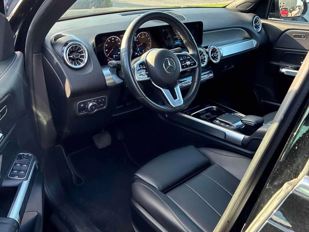 Mercedes-Benz GLB 250 * CARFAX * ОПЦИЯ ЗА ФИНАНСИРАНЕ БЕЗ ПЪРВОНАЧАЛНА *, снимка 5 - Автомобили и джипове - 55784630