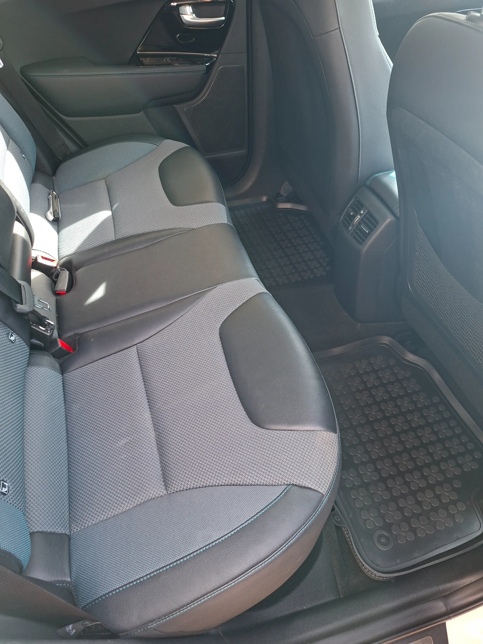 Kia Niro, снимка 7 - Автомобили и джипове - 56569504