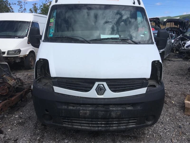 Renault Master 2.5 dci на части, снимка 1 - Бусове и автобуси - 25290381