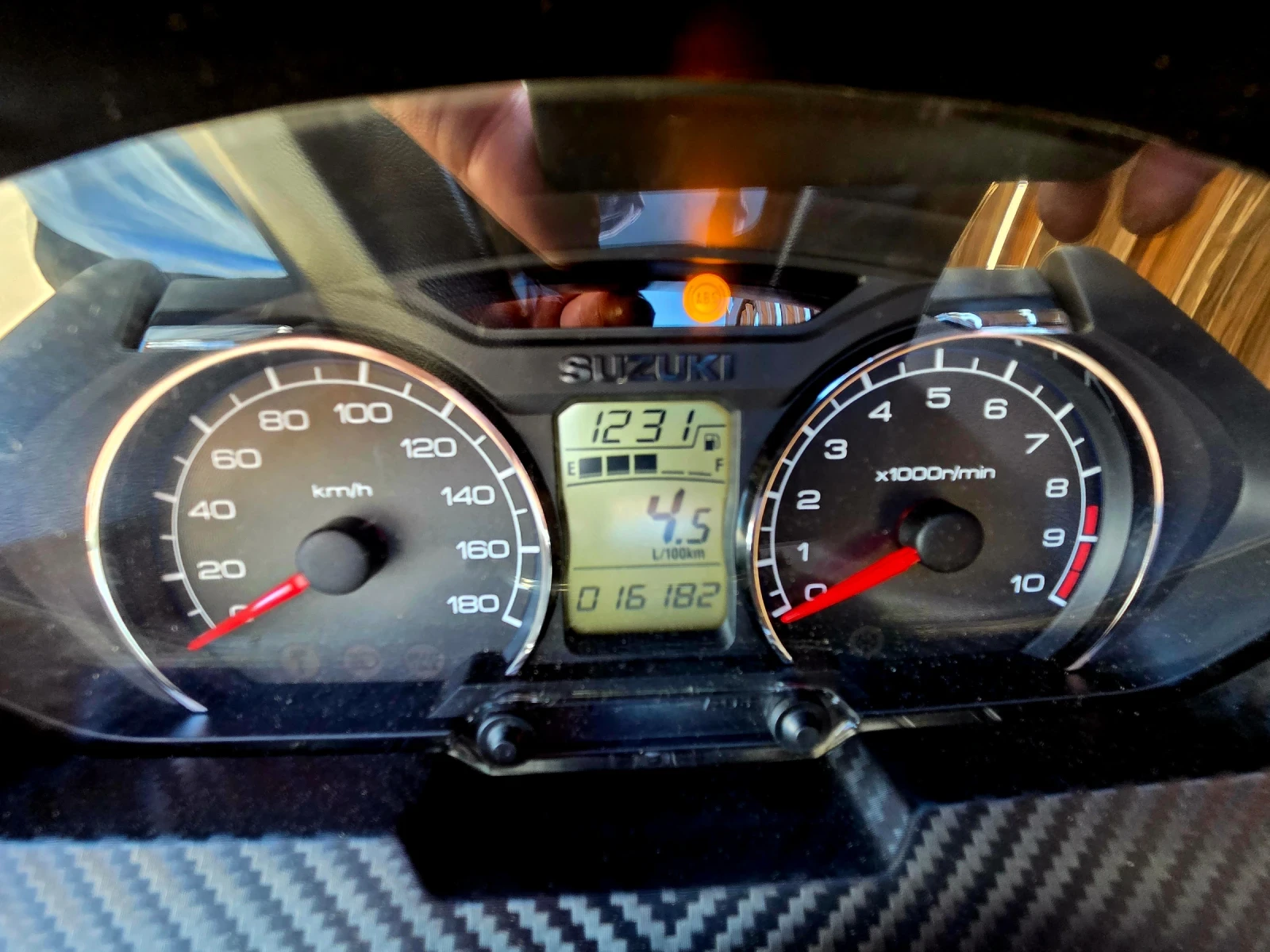 Suzuki Burgman 400i ABS, TRACTION CONTROL УНИКАТ!!!, снимка 7 - Мотоциклети и мототехника - 54917163
