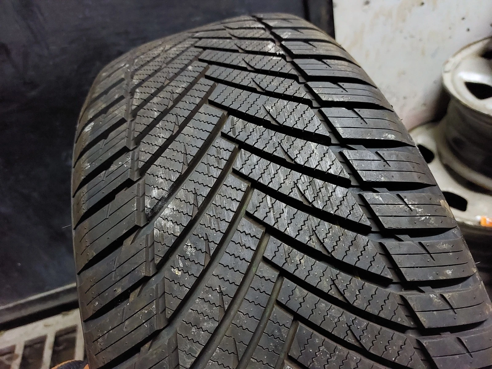 ���� 235/45R19 | Mobile.bg � ����������� 1