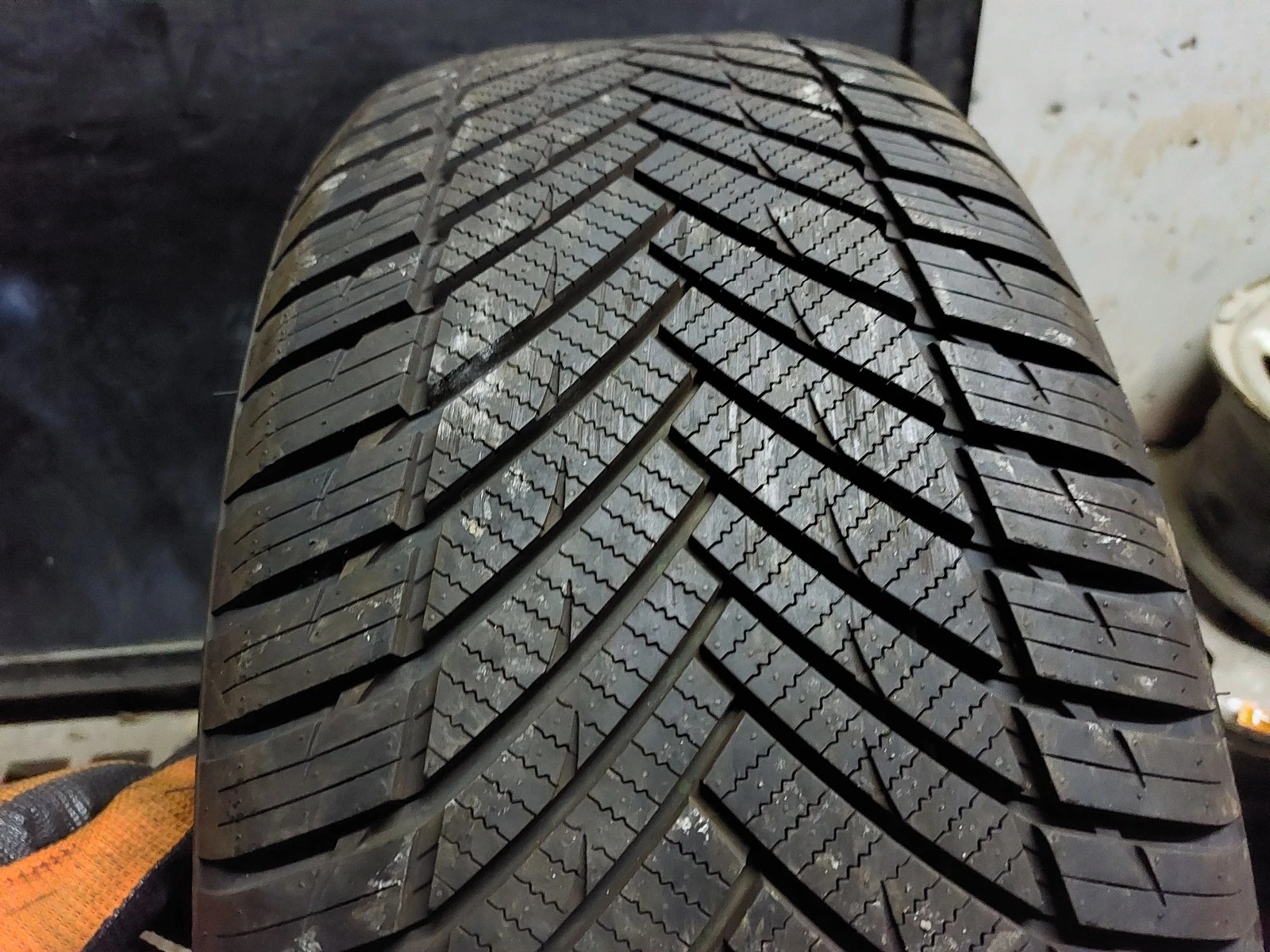 ���� 235/45R19 | Mobile.bg � ����������� 2