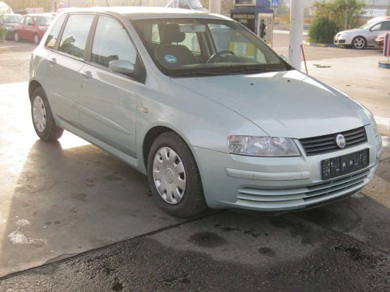 Fiat Stilo, снимка 1 - Автомобили и джипове - 42654372