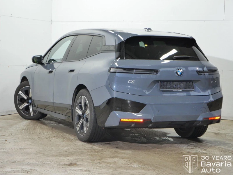 BMW iX 40 xDrive Sport, снимка 2 - Автомобили и джипове - 52800592