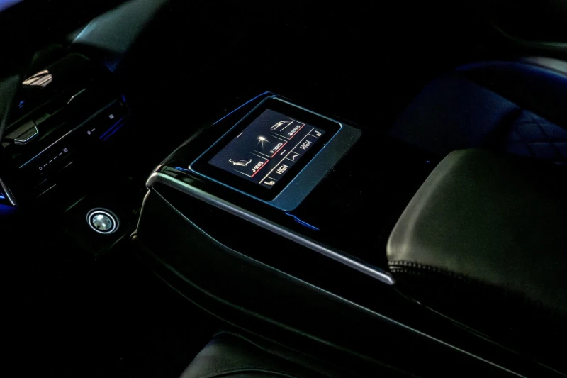 Audi S8 4.0TFSI/Bang&Olufsen/Обдухване/Камера360/HuD/Laser, снимка 10 - Автомобили и джипове - 53272912