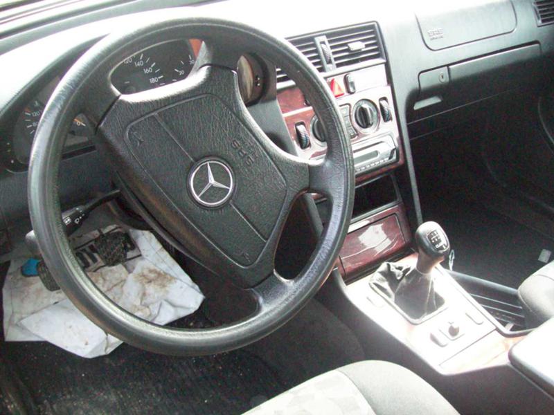 Mercedes-Benz C 220 2.2 CDI, снимка 3 - Автомобили и джипове - 14381189