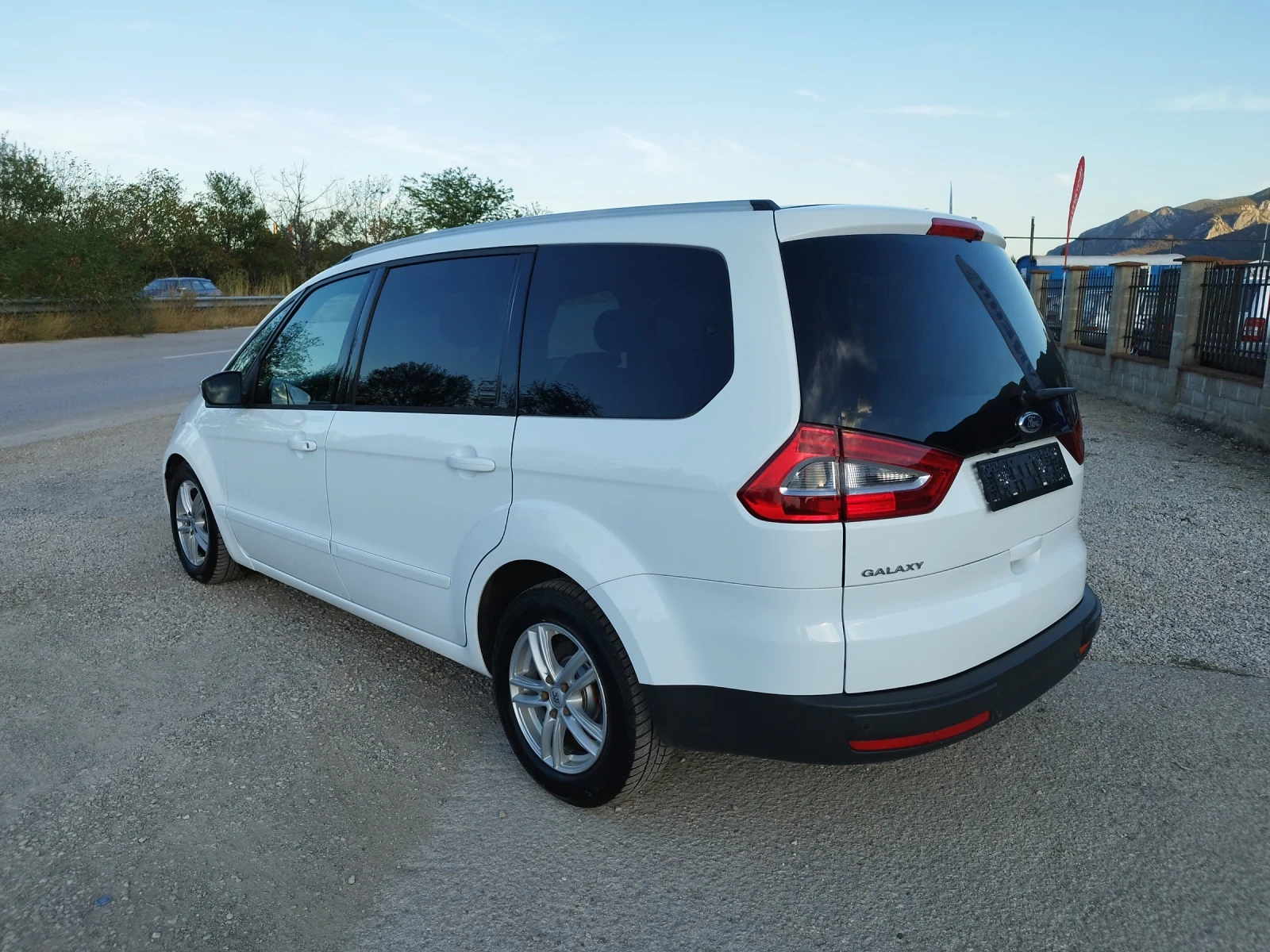 Ford Galaxy 2.0 Tdci 150kc. 7 места, снимка 3 - Автомобили и джипове - 55954810