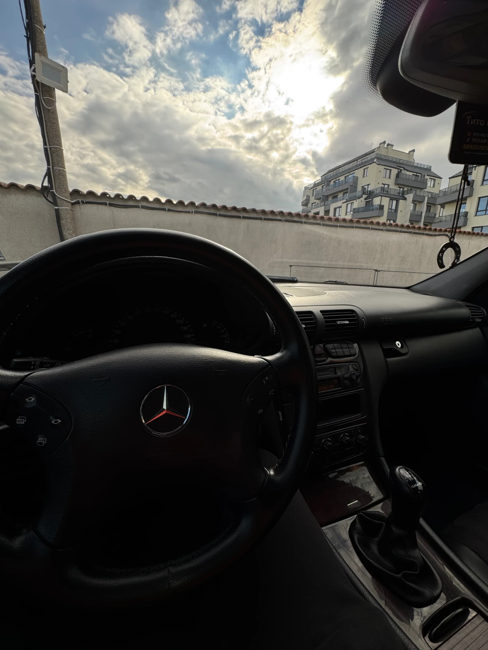 Mercedes-Benz C 220, снимка 4 - Автомобили и джипове - 56412537