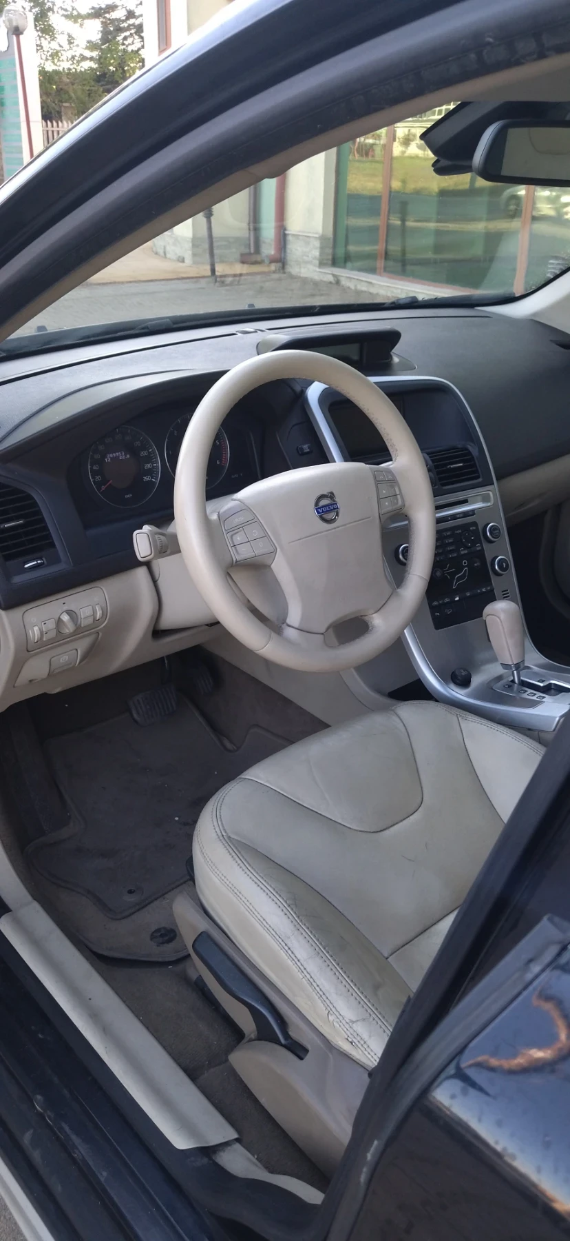 Volvo XC60 2.4 D - изображение 4