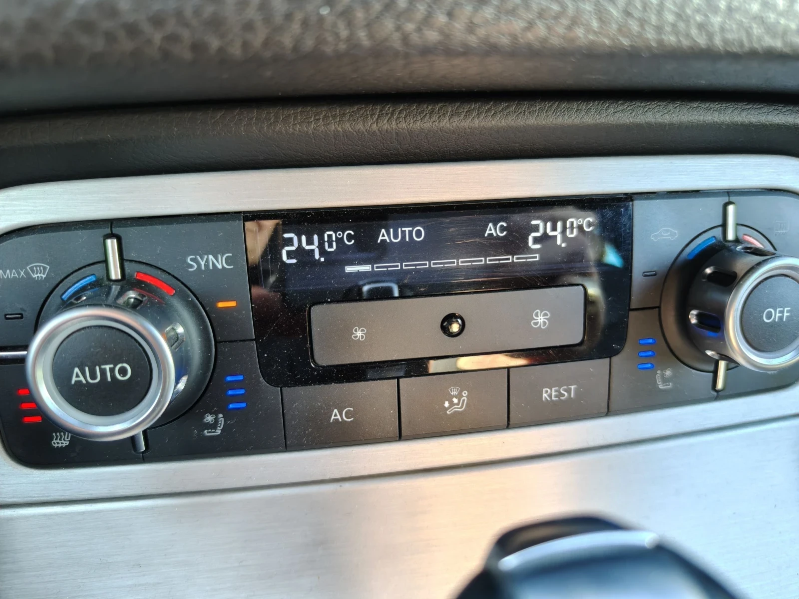 VW Touareg 3.0TDI, снимка 12 - Автомобили и джипове - 54005881