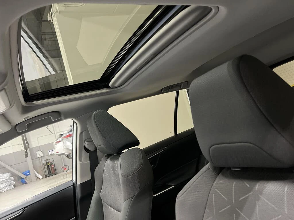 Toyota Rav4 XLE AWD, снимка 12 - Автомобили и джипове - 54228540