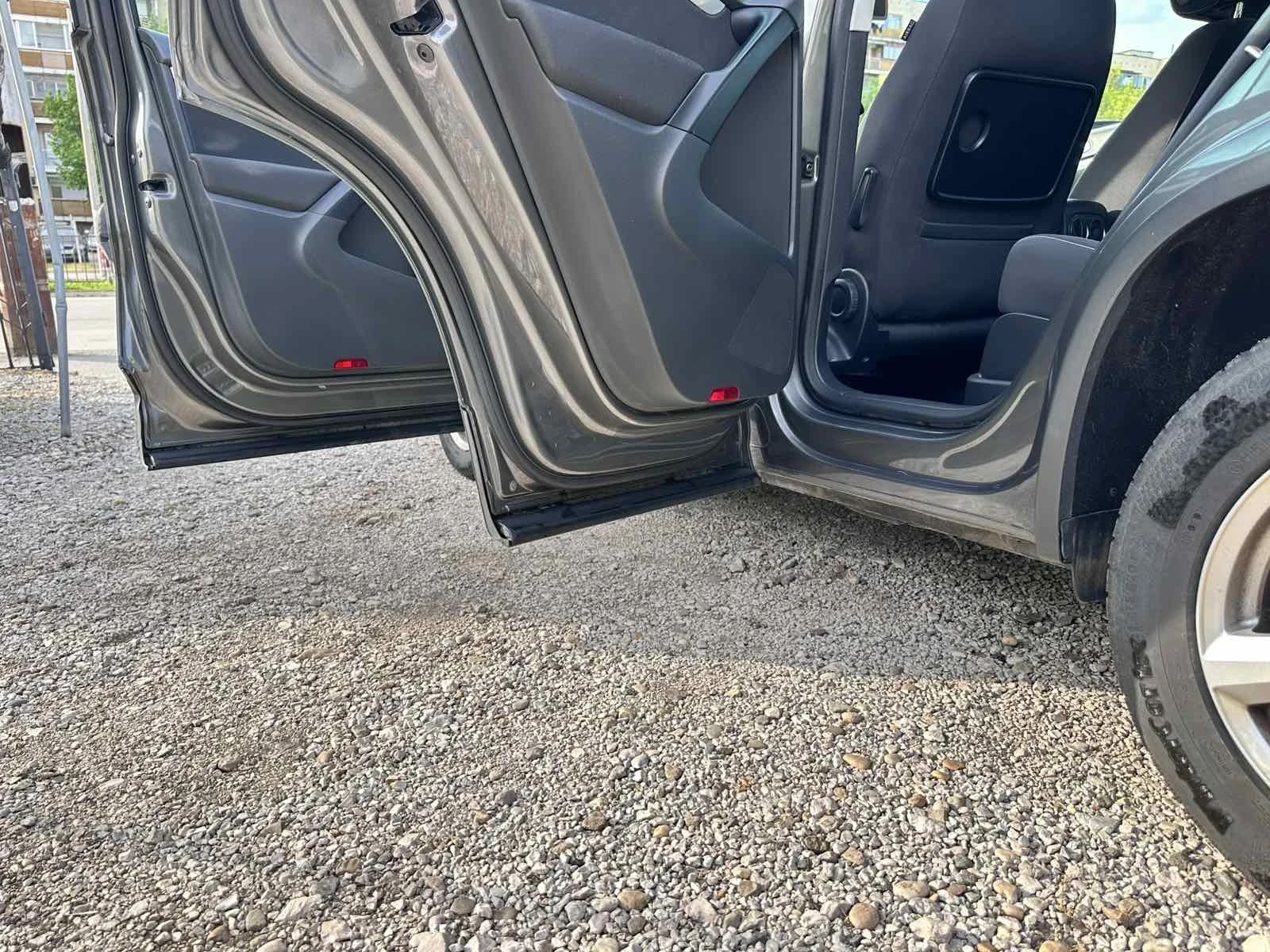 VW Tiguan 2.0i/4x4 autom/Швейцария , снимка 8 - Автомобили и джипове - 54349678