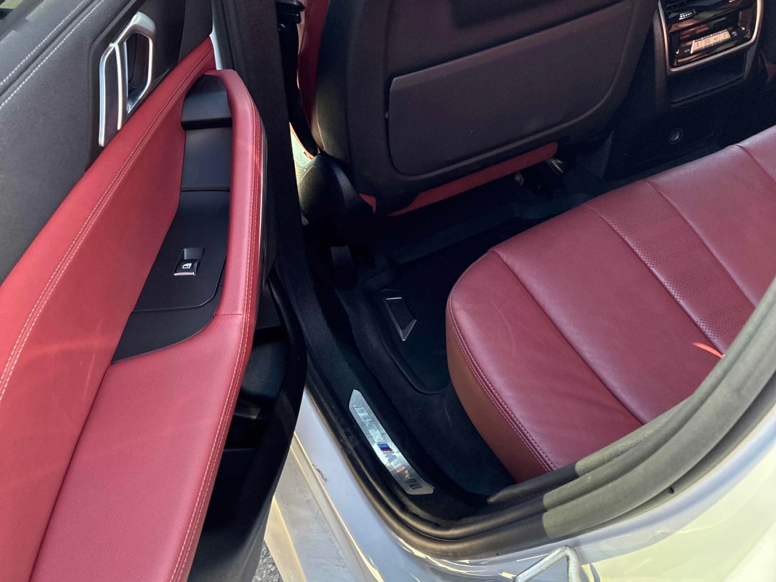 BMW X6 xDrive40i * M ПАКЕТ * ПОДГРЕВ * ПАНОРАМА * CARFAX, снимка 9 - Автомобили и джипове - 54720659
