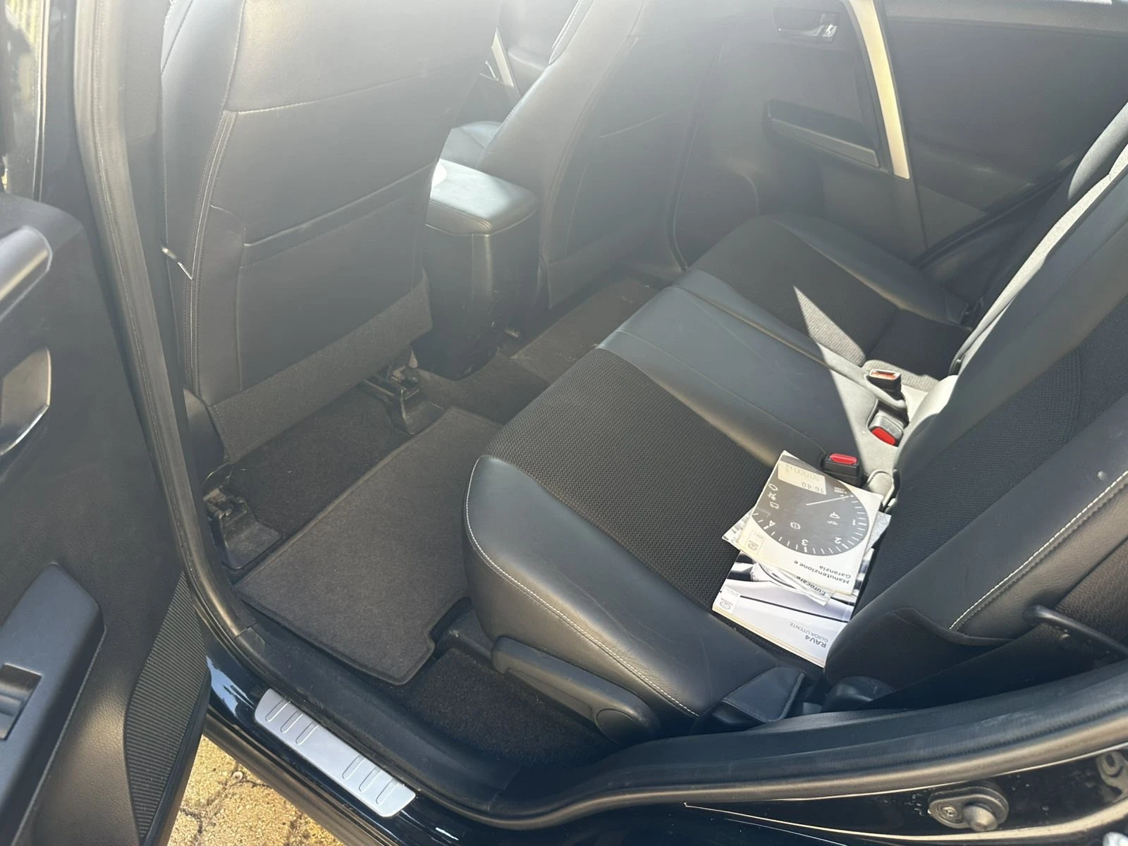 Toyota Rav4 2.0D4D, снимка 11 - Автомобили и джипове - 55723743