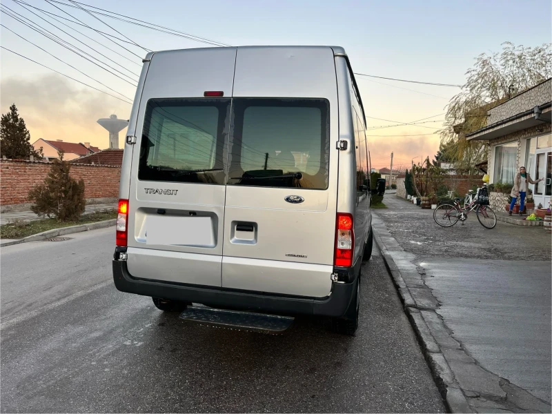 Ford Transit 2.2 140кс АВТОМАТ ВРАТА, снимка 4 - Бусове и автобуси - 53036746