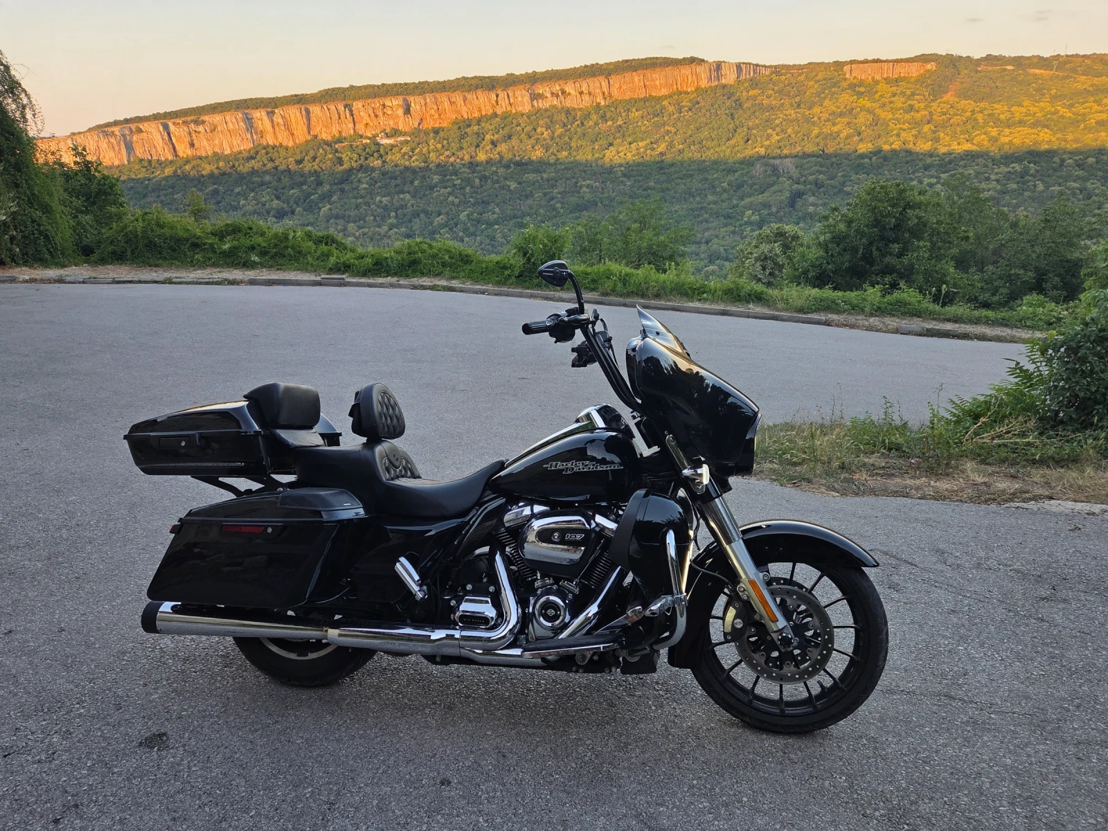Harley-Davidson Street Street Glide-Milwaukee Engine 