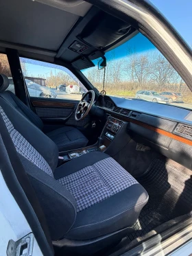 Mercedes-Benz 124 E300, снимка 8