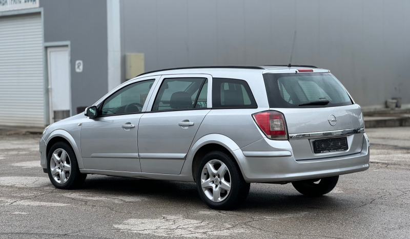 Opel Astra 1.7CDTi 101к.с * Климатик* * Италия* , снимка 4 - Автомобили и джипове - 45768906