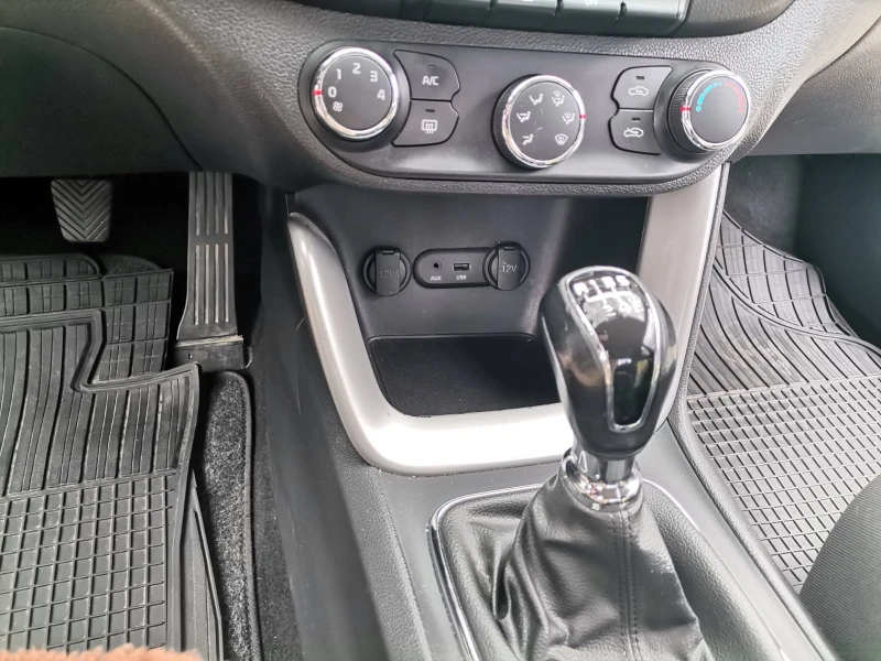Kia Ceed 1.6 GRDI, снимка 10 - Автомобили и джипове - 52261330
