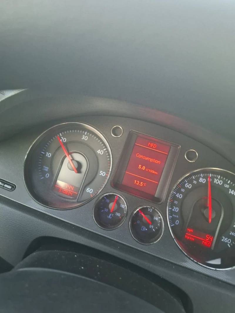 VW Passat B6, снимка 3 - Автомобили и джипове - 51784523