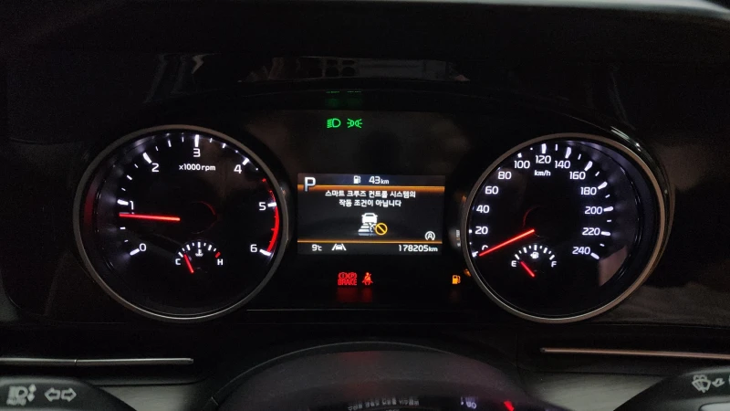 Kia Carnival 4th generation 9 Seater, снимка 5 - Автомобили и джипове - 52629057