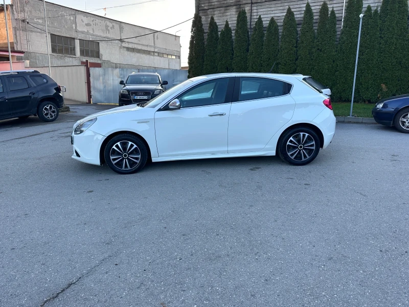 Alfa Romeo Giulietta 1.4i TURBO - НАВИГАЦИЯ - УНИКАТ , снимка 8 - Автомобили и джипове - 52703659