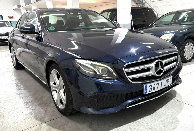 Mercedes-Benz E 220 Head up/Keyless go/Digital/Amg