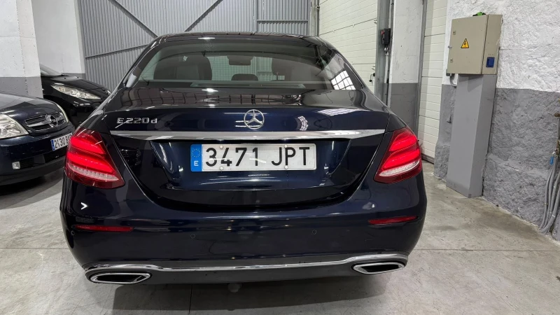 Mercedes-Benz E 220 Head up/Keyless go/Digital/Amg, снимка 3 - Автомобили и джипове - 52794572