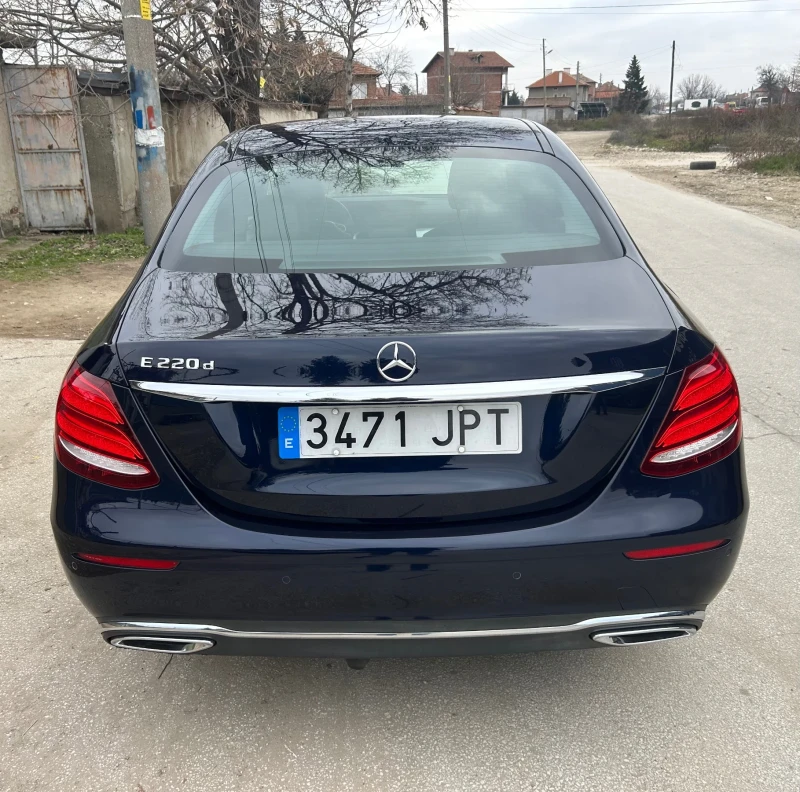Mercedes-Benz E 220 Head up/Keyless go/Digital/Бартер/Лизинг, снимка 6 - Автомобили и джипове - 52879263
