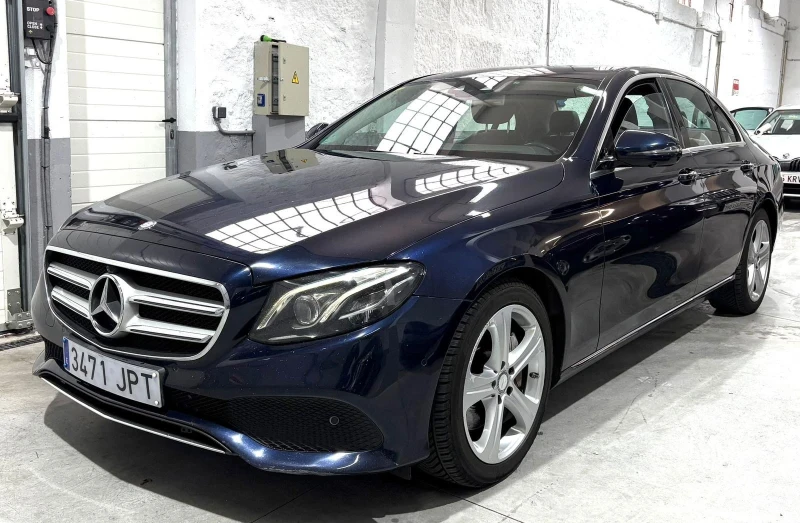 Mercedes-Benz E 220 Head up/Keyless go/Digital/Amg, снимка 2 - Автомобили и джипове - 52794572