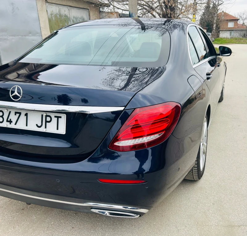 Mercedes-Benz E 220 Head up/Keyless go/Digital/Бартер/Лизинг, снимка 5 - Автомобили и джипове - 52879263
