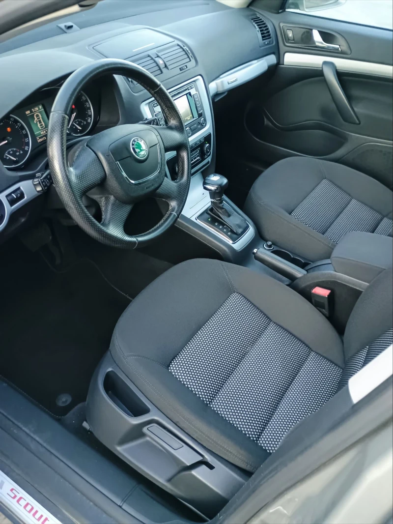 Skoda Octavia * SCOUT * 4X4 * АВТОМАТИК * СЕРВИЗНА ИСТОРИЯ * , снимка 8 - Автомобили и джипове - 52932548