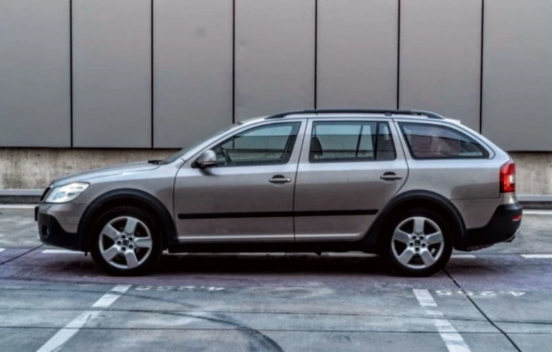 Skoda Octavia * SCOUT * 4X4 * АВТОМАТИК * СЕРВИЗНА ИСТОРИЯ * , снимка 4 - Автомобили и джипове - 52932548