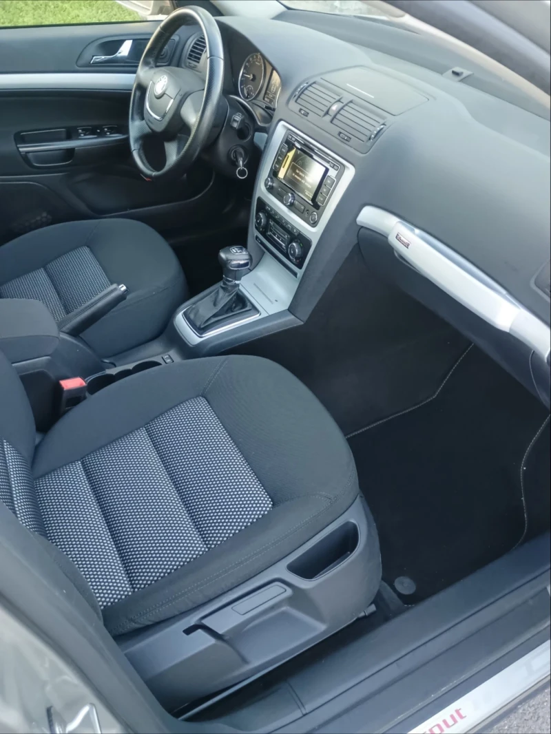 Skoda Octavia * SCOUT * 4X4 * АВТОМАТИК * СЕРВИЗНА ИСТОРИЯ * , снимка 7 - Автомобили и джипове - 52932548
