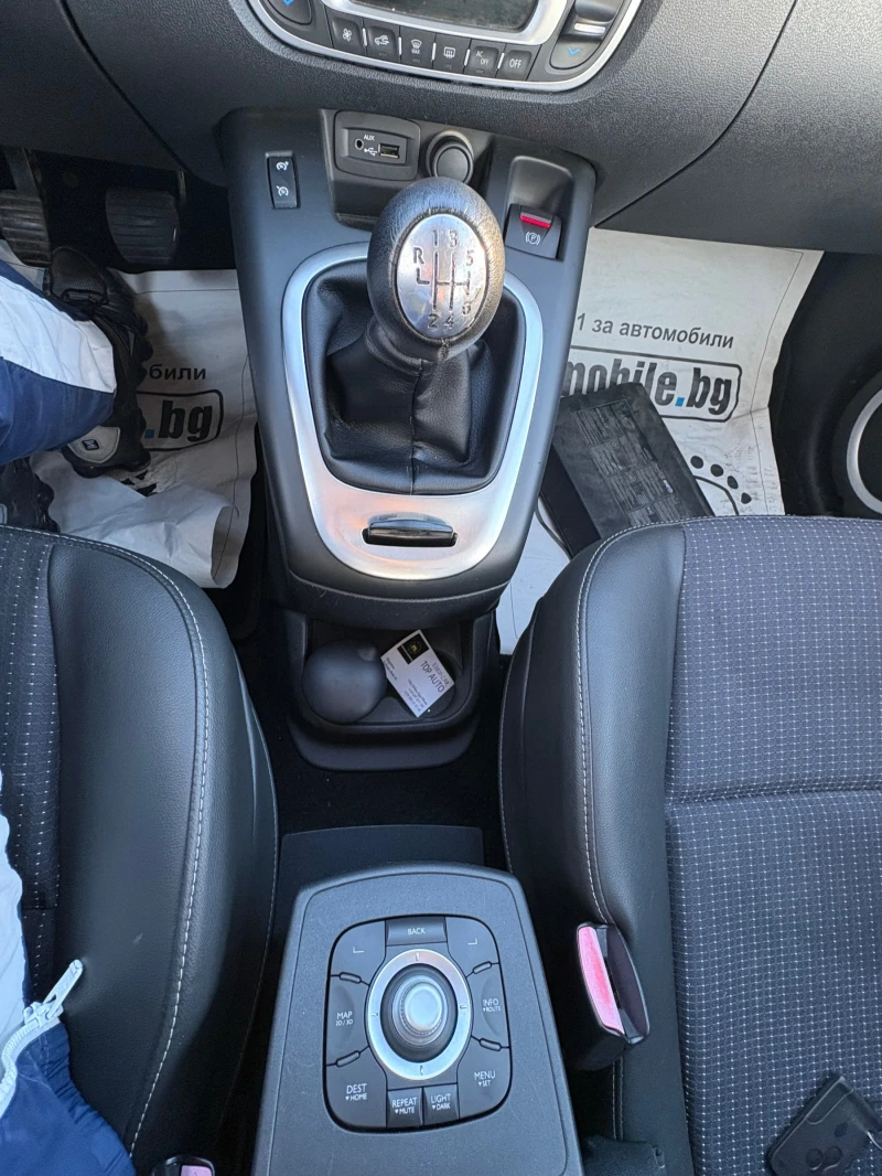 Renault Scenic, снимка 12 - Автомобили и джипове - 53224168