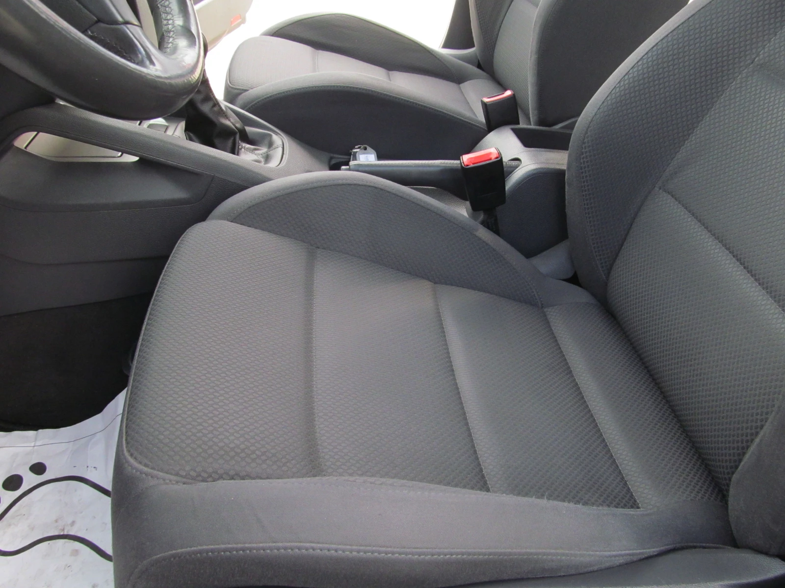 VW Golf 1.9TDI/БЕЗУПРЕЧЕН АВТОМОБИЛ - изображение 8