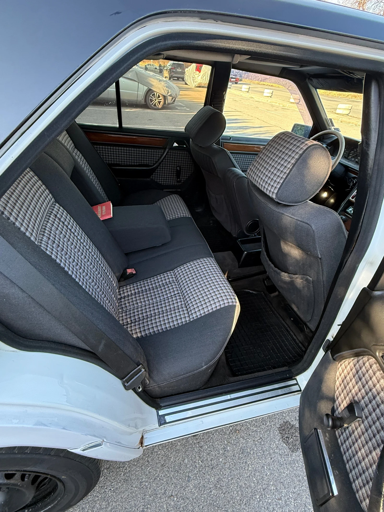 Mercedes-Benz 124 E300, снимка 9 - Автомобили и джипове - 53730690