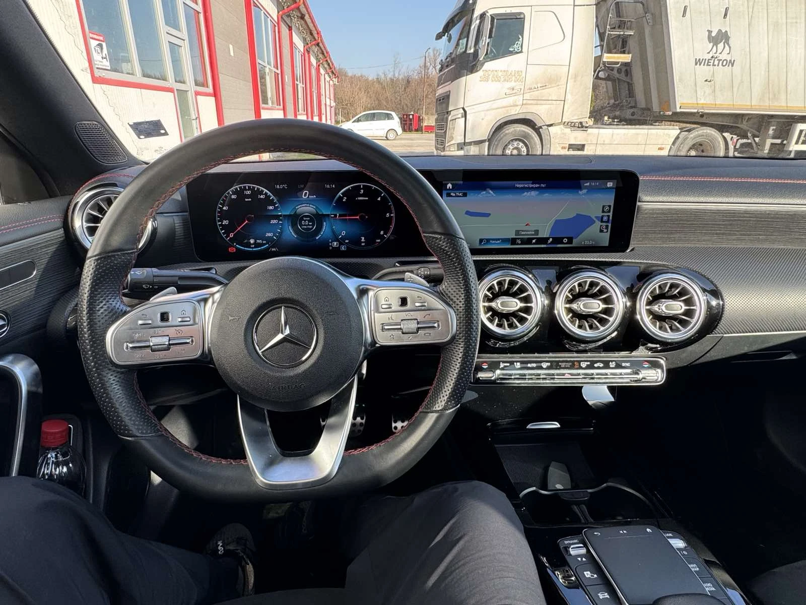 Mercedes-Benz CLA 180  AMG Line пакет -2.0, снимка 5 - Автомобили и джипове - 53904805