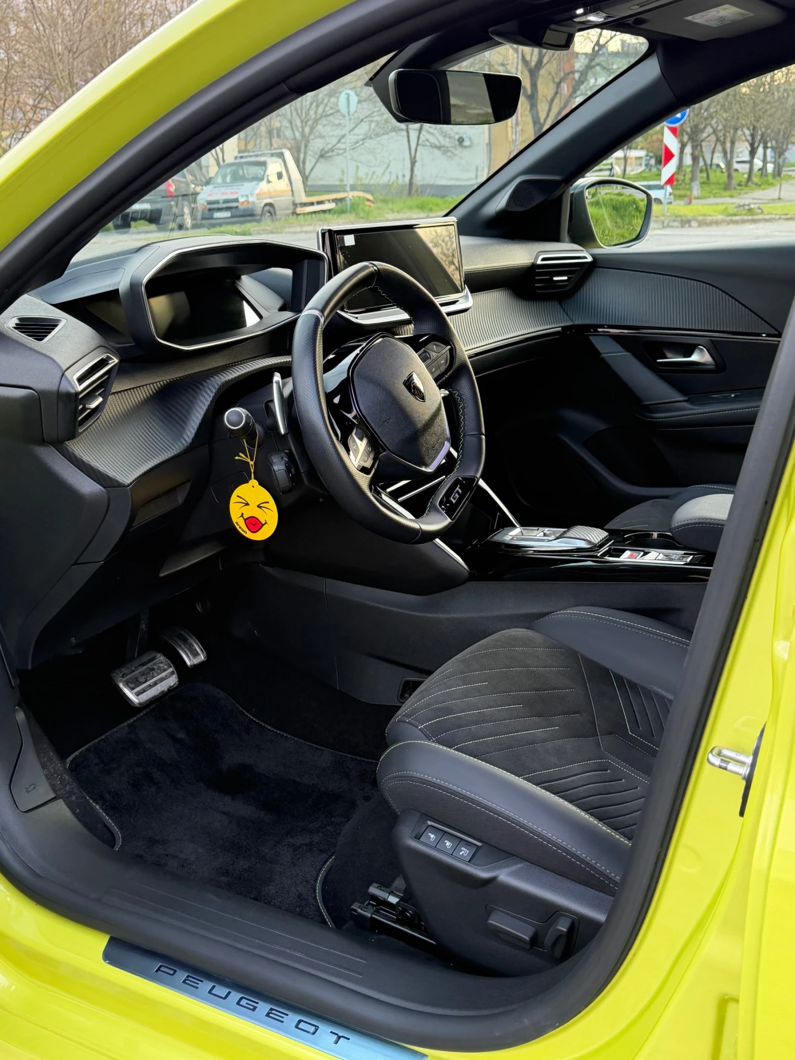 Peugeot 208 208GT ЕХСLUSIVE, снимка 13 - Автомобили и джипове - 54045232