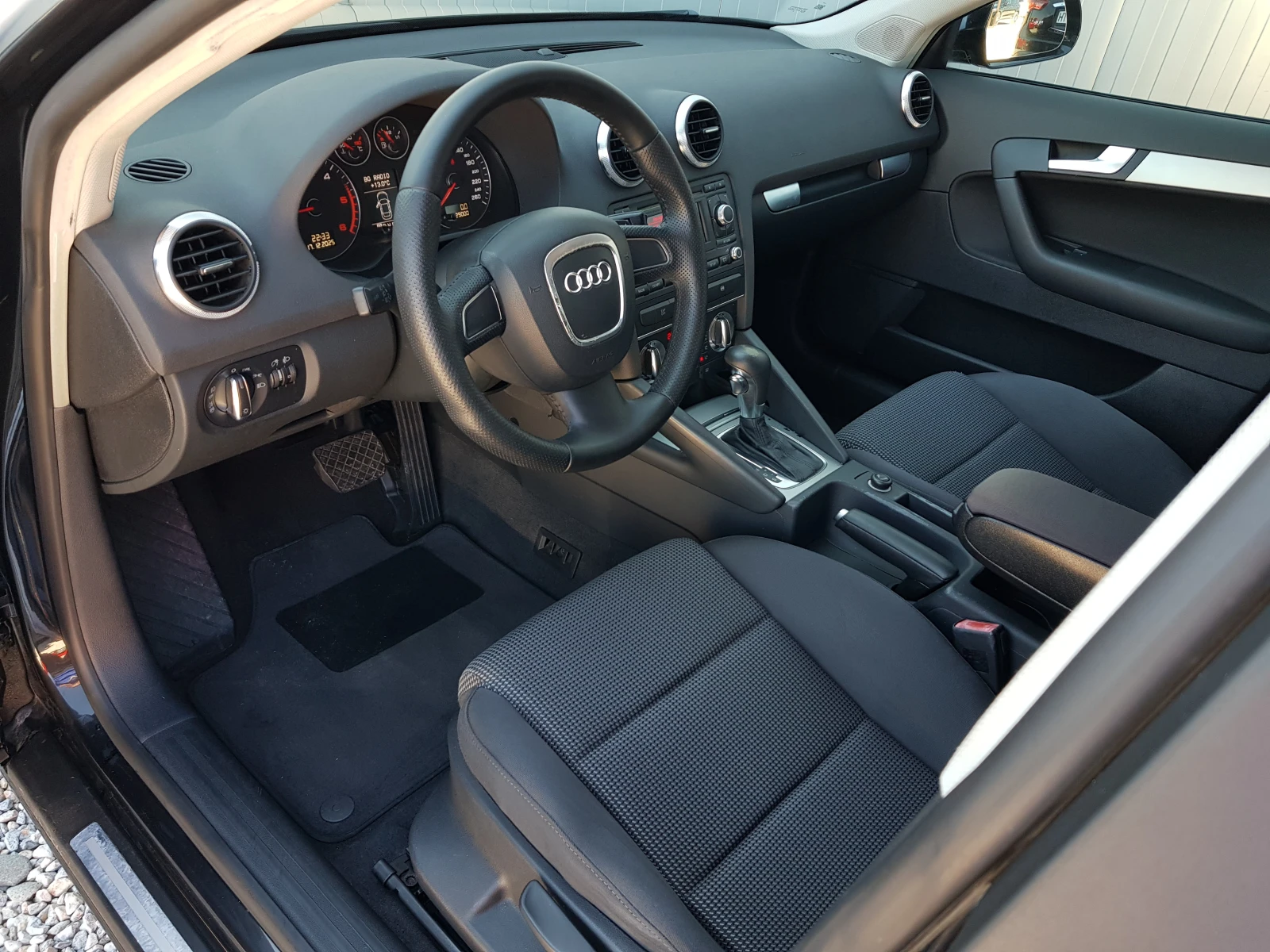 Audi A3 2.0 TDI - 140 к.с. АВТОМАТИК , снимка 9 - Автомобили и джипове - 54111029