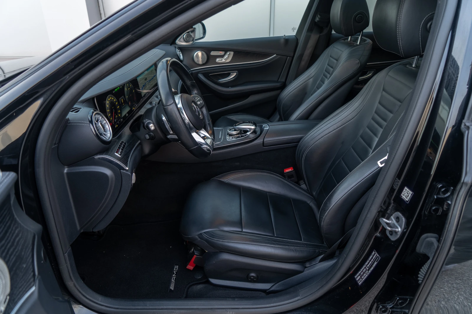 Mercedes-Benz E 300 de AMG Plug-in Hybrid Burmester Widescreen, снимка 8 - Автомобили и джипове - 54340912