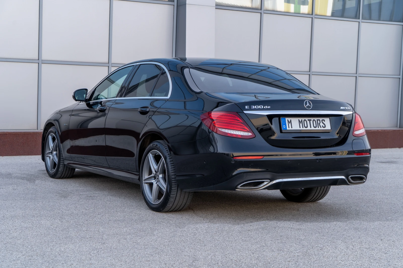 Mercedes-Benz E 300 de AMG Plug-in Hybrid Burmester Widescreen, снимка 5 - Автомобили и джипове - 54340912