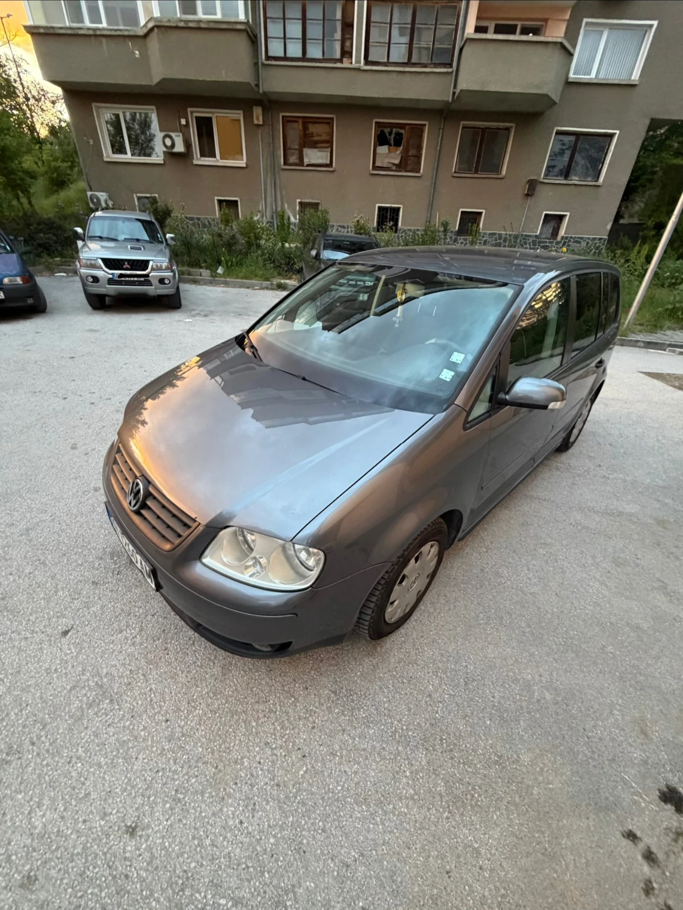 VW Touran 1.9 TDI, снимка 9 - Автомобили и джипове - 54383702