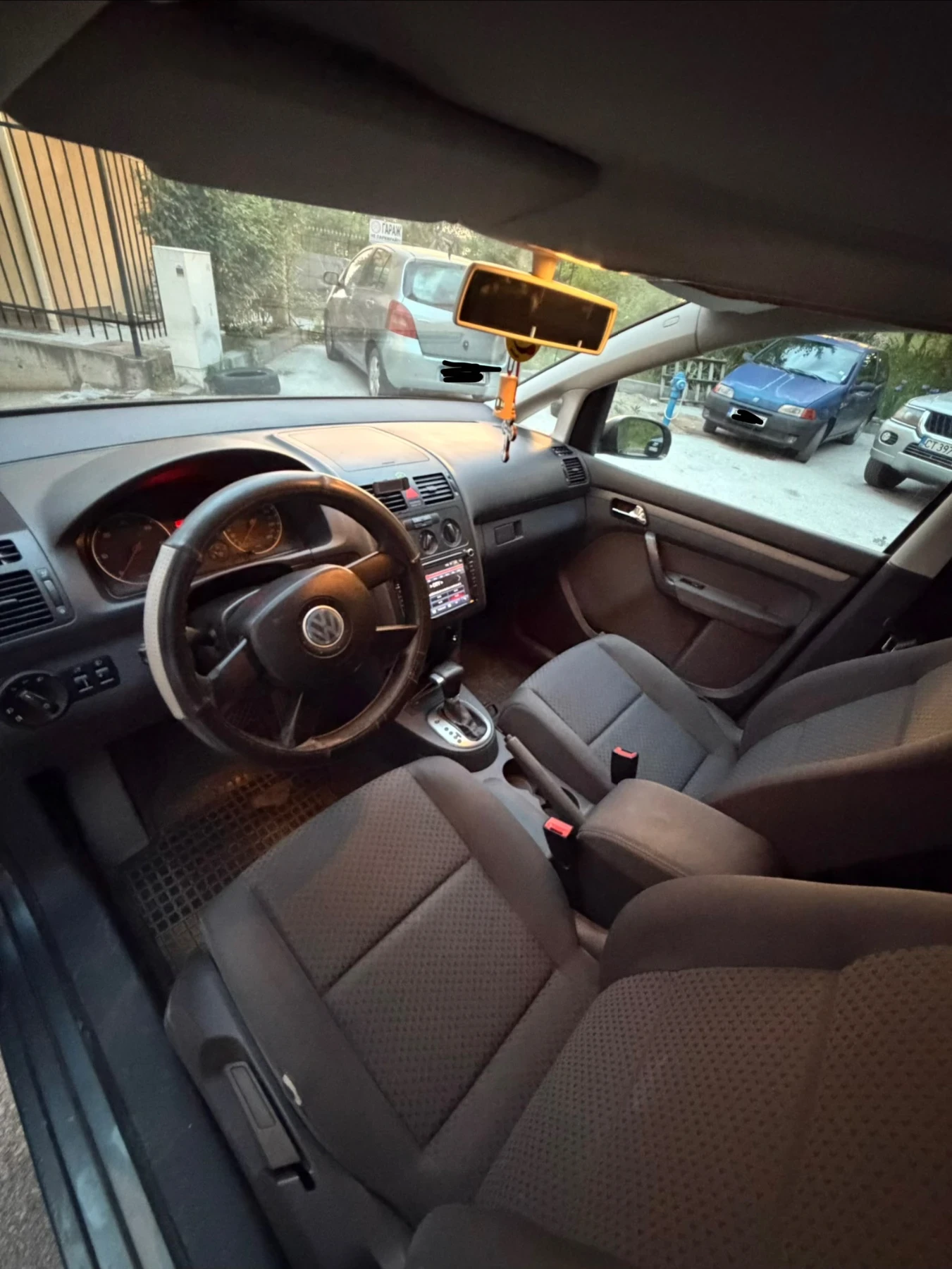 VW Touran 1.9 TDI, снимка 15 - Автомобили и джипове - 54383702