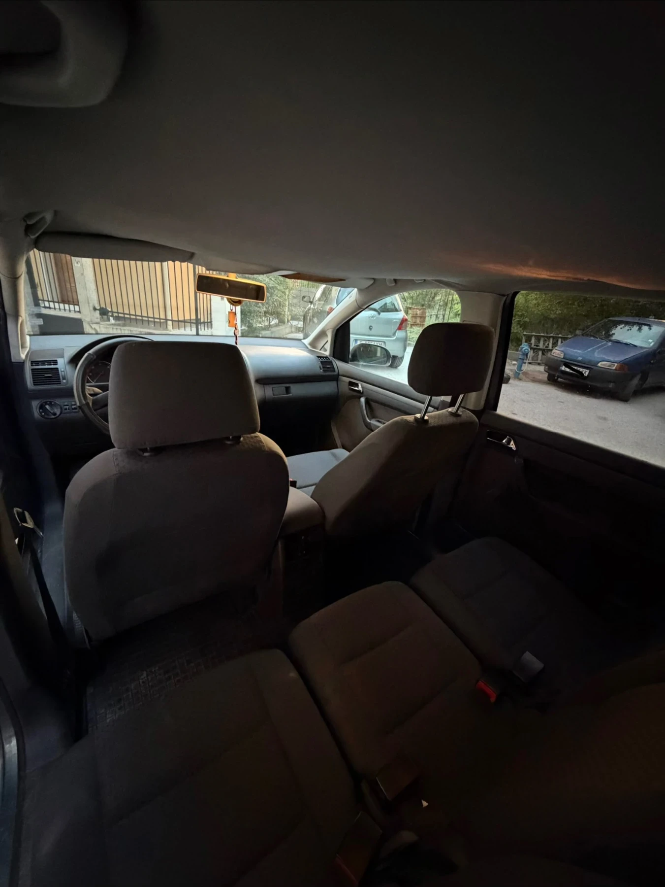 VW Touran 1.9 TDI, снимка 2 - Автомобили и джипове - 54383702