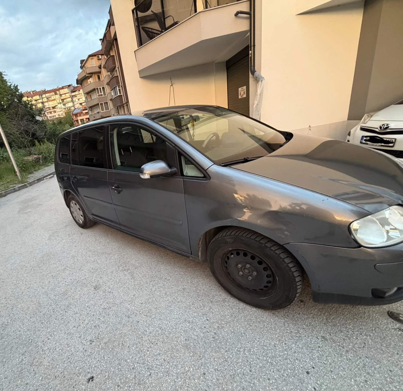 VW Touran 1.9 TDI, снимка 11 - Автомобили и джипове - 54383702