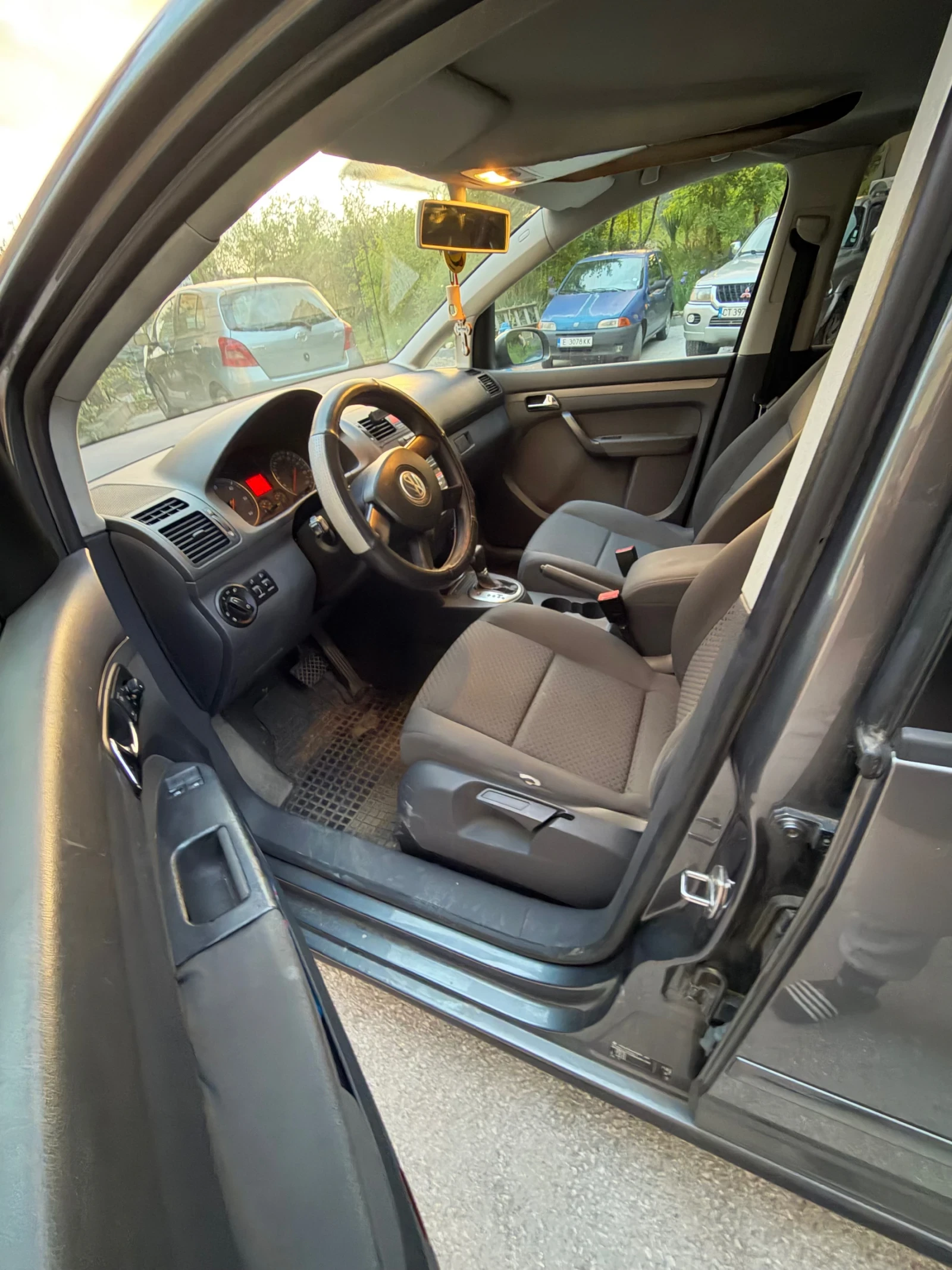 VW Touran 1.9 TDI, снимка 14 - Автомобили и джипове - 54383702