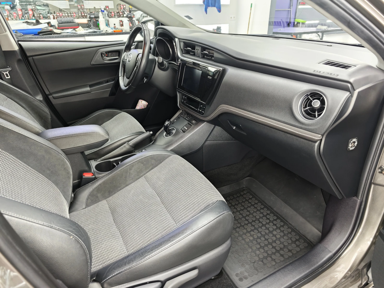 Toyota Auris, снимка 8 - Автомобили и джипове - 54585661