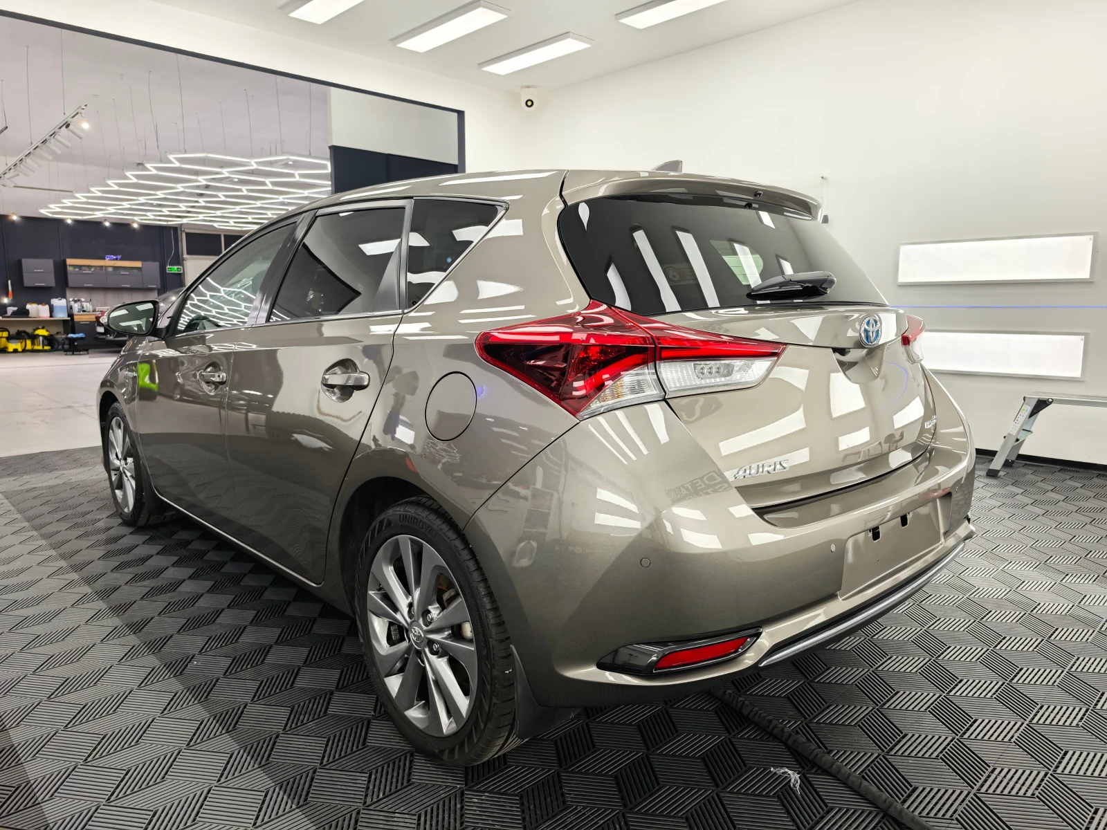 Toyota Auris, снимка 3 - Автомобили и джипове - 54585661